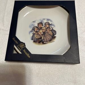 M J Hummel Ring Around the Rosie Plate.